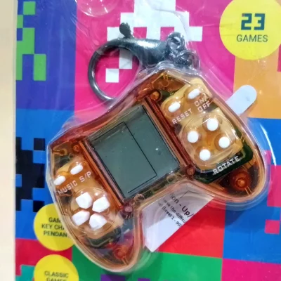 mini consola clauer joc retro electrònic tamagotchi taronja